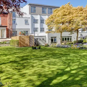 https://best-western-plus-pinewood-on-wilmslow.hotelsin-chester.com